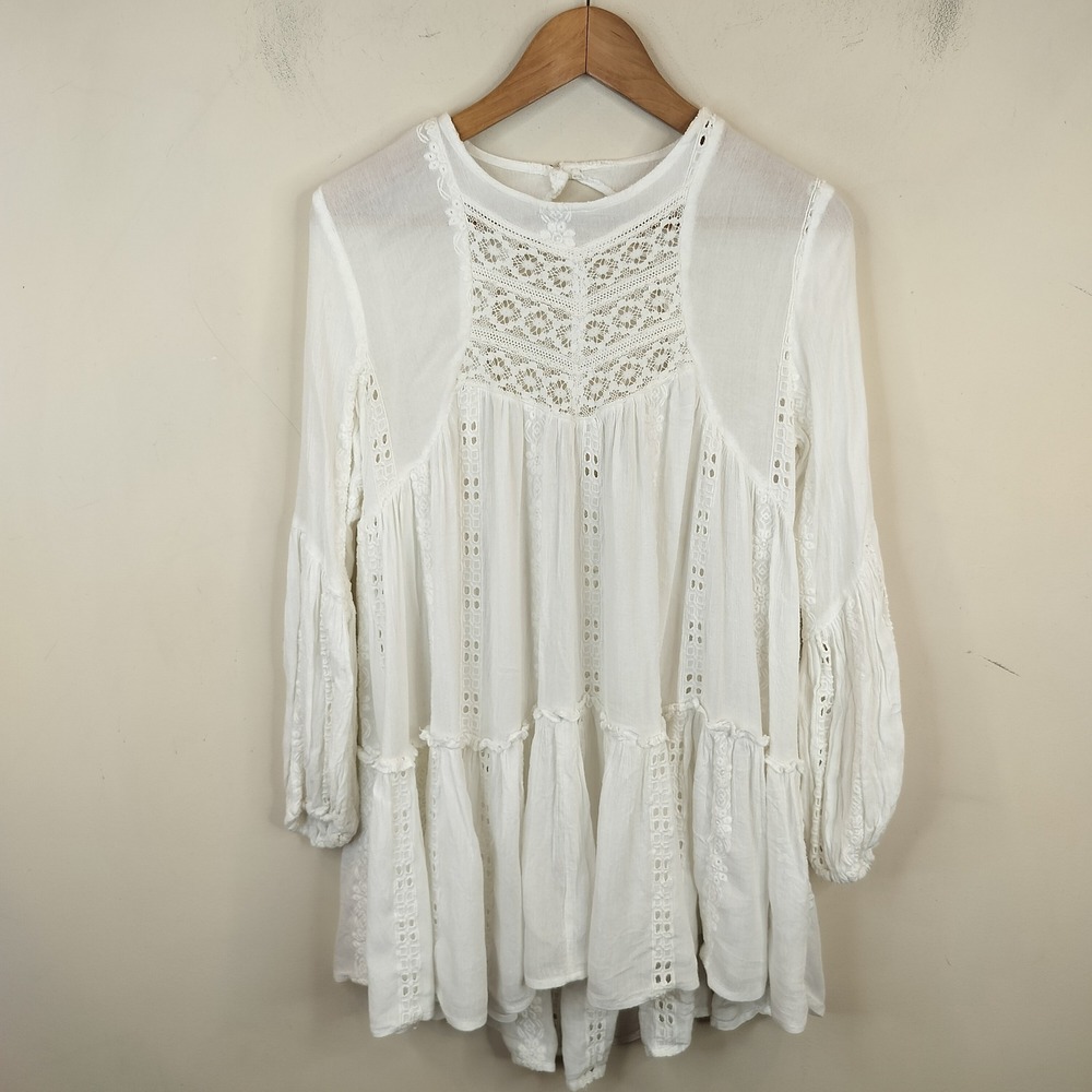 Free People Kiss Kiss Tunic Top XS Tiered Lace Crochet Boho White Hi Low